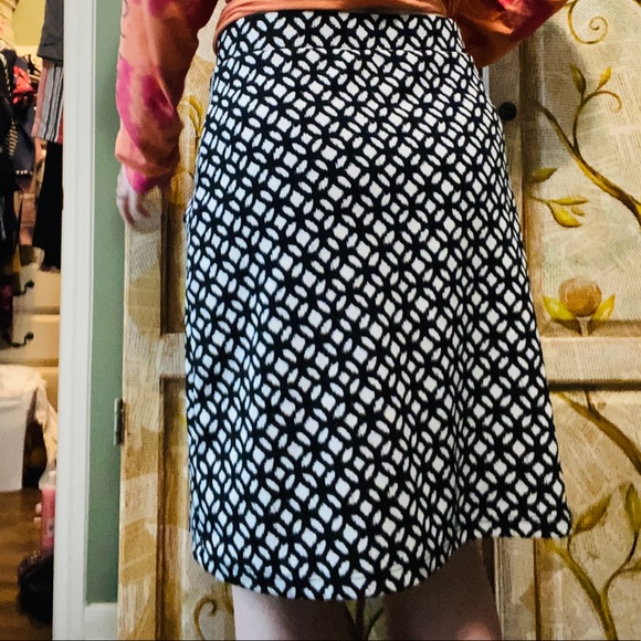 (CLOSET CLOSING FINAL SALE) Geometric business casual stretchy patterned skirt - Picture 3 of 3